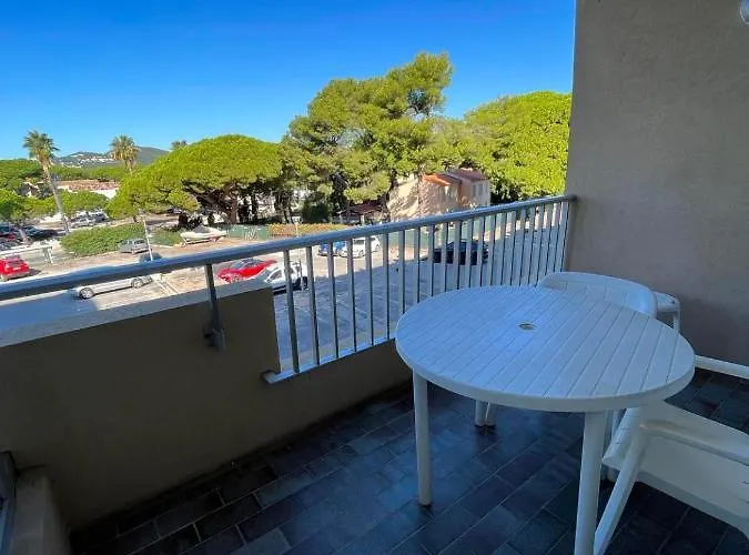 Port De 2 A 4 Personnes Avec Parking *